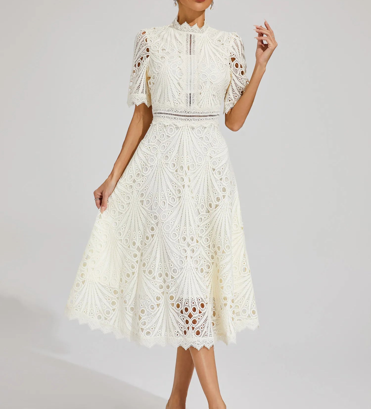 Rochie midi din dantelă