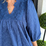 Rochie midi din dantelă