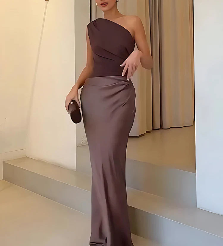 Sophia | Rochie maxi din satin cu un umăr gol