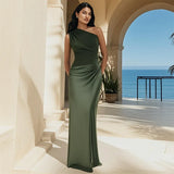 Rochie maxi din satin pe un