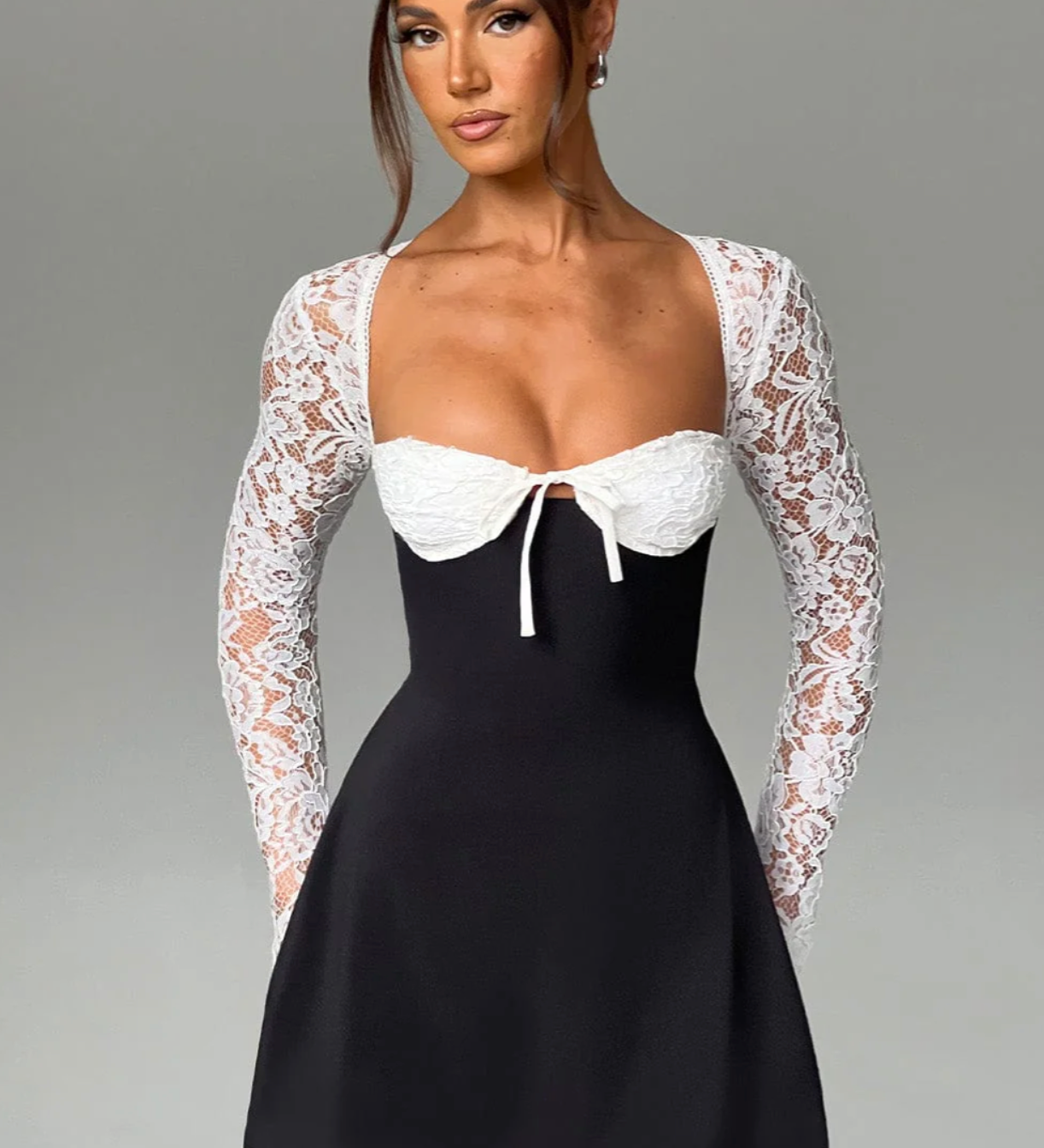 Rochie mini din dantelă