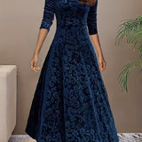 Nina Rochie de Catifea