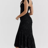 Rochie elegantă cu talia accentuată