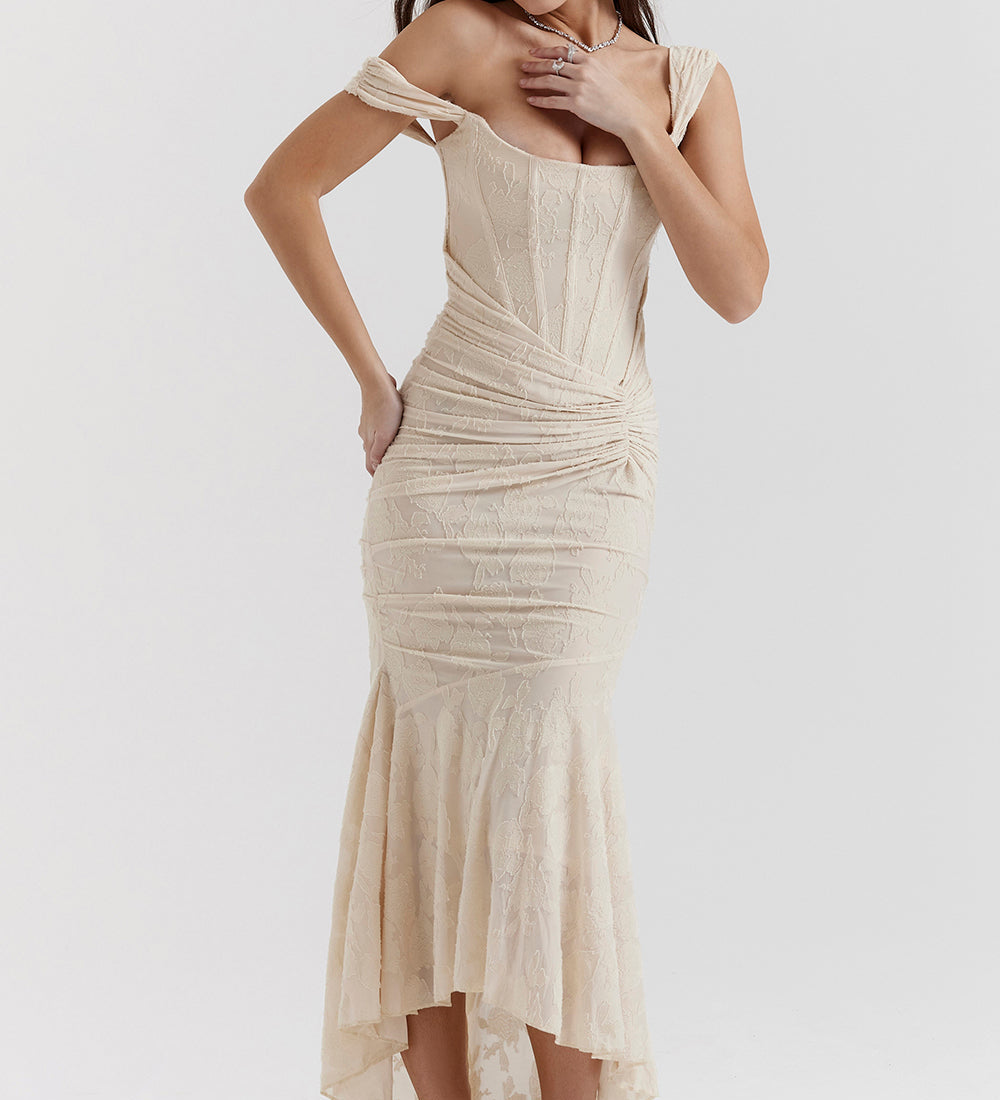 Rochie elegantă cu talia accentuată